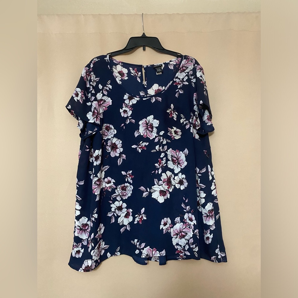 Torrid floral blouse size 2 (2x)